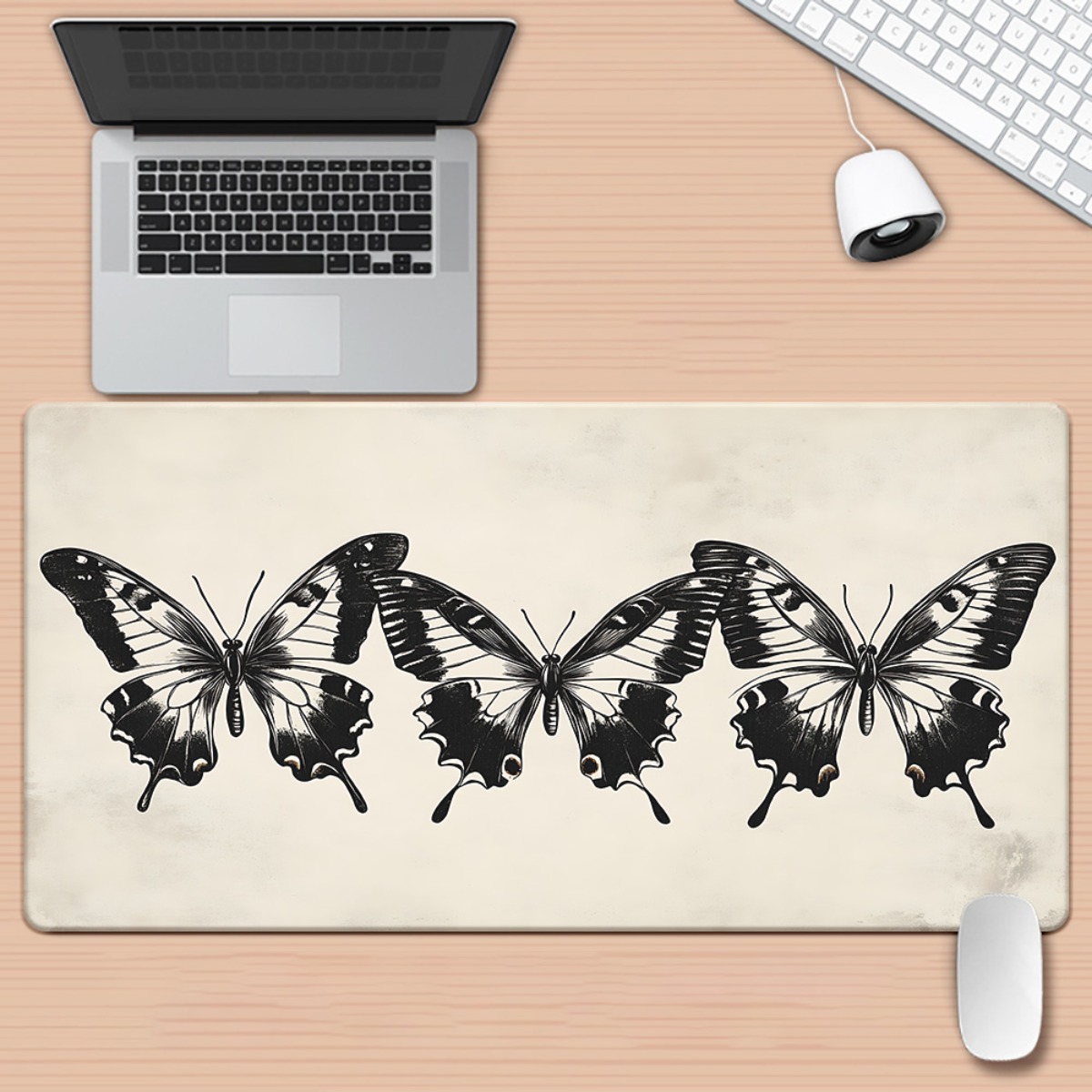 Butterfly Illustration Desk Ma - Vintage Gaming Accessories recensione e prezzo